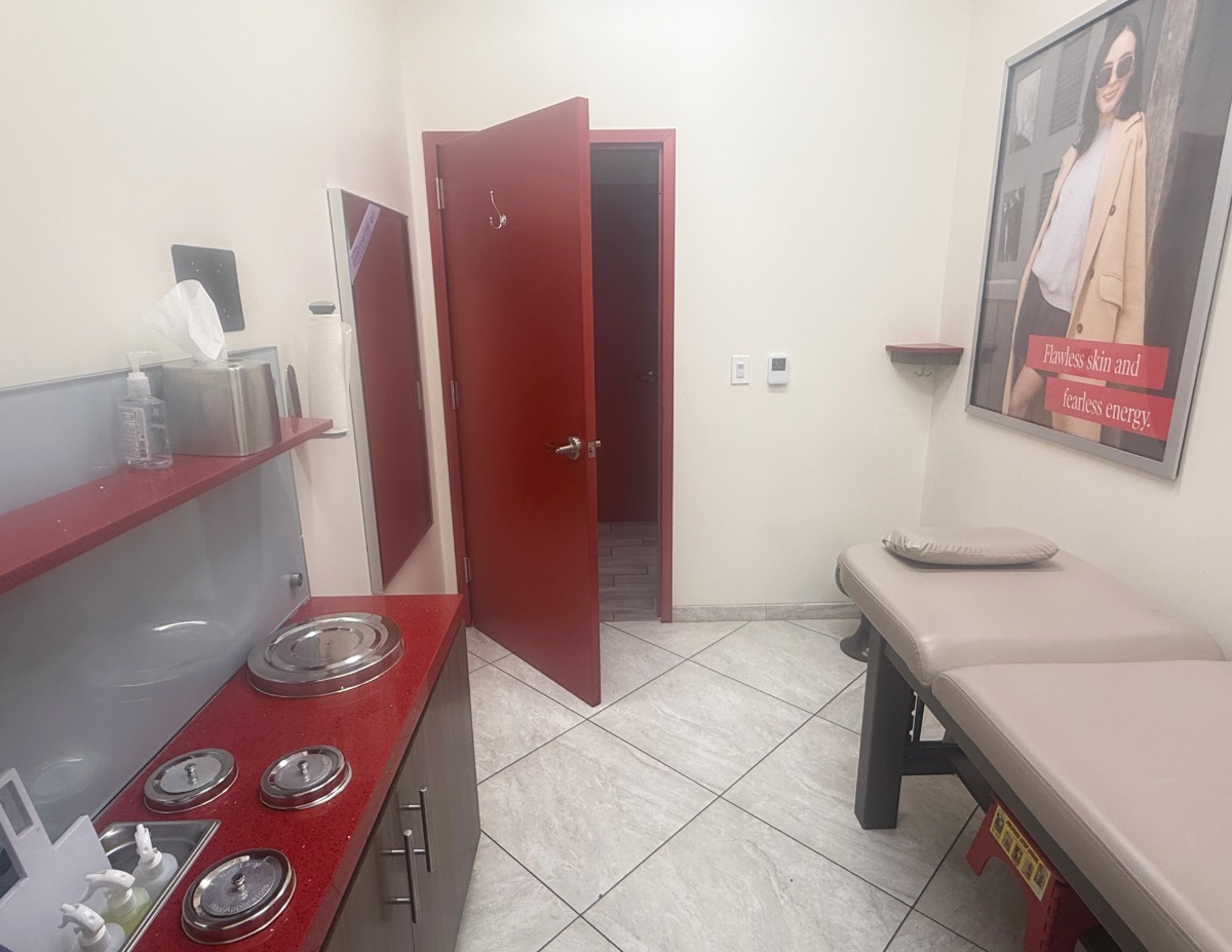 Book Matthews - Sycamore Commons Shopping Center Waxing Services at European Wax Center