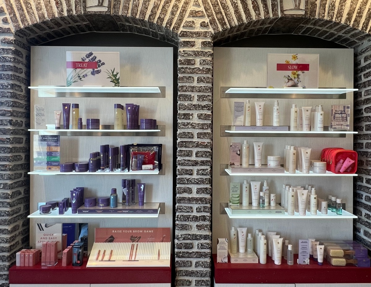 Book Waxing in Lombard at European Wax Center